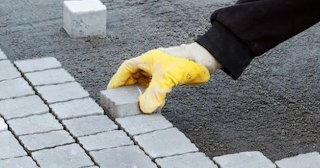 Укладка тротуарной плитки 50 на 50 в Волжском в октябре